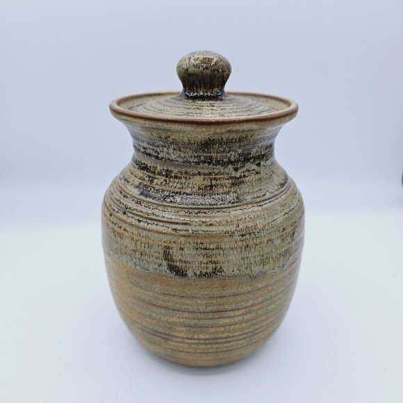 Neutral Colored Pottery with Lid - Picture 8 of 14